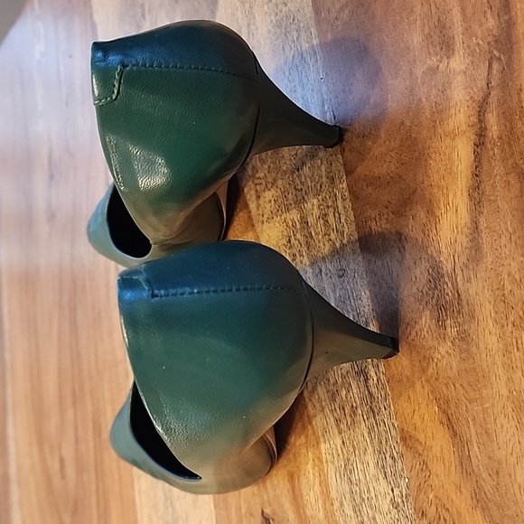 Gloria Vanderbilt Green Heels - Picture 7 of 10